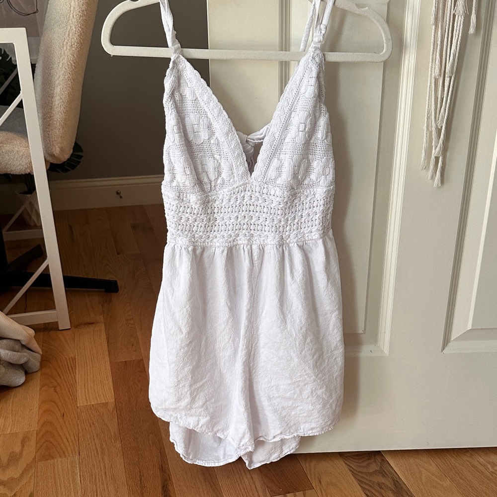 Elegant White Backless Dress